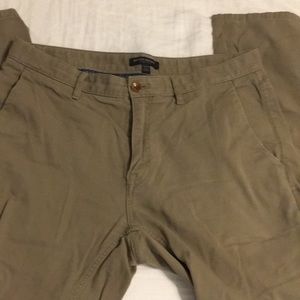 Banana Republic Stretch Khaki “Aiden” Pant